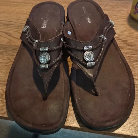 Minnetonka Womens Brown Leather Braided Concho Thong Sandals 700001 BRN Size 11 - Picture 1 of 6